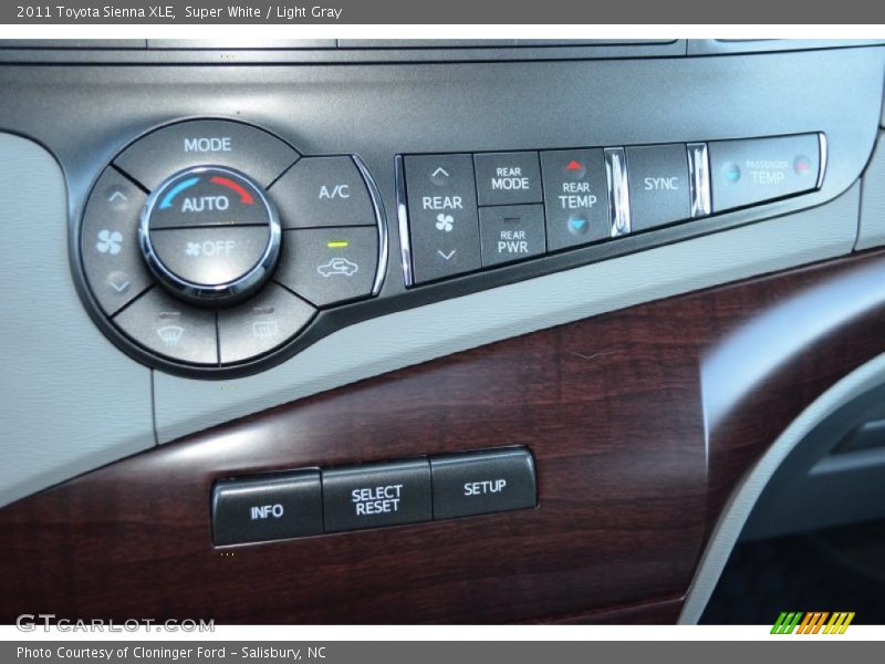 Super White / Light Gray 2011 Toyota Sienna XLE