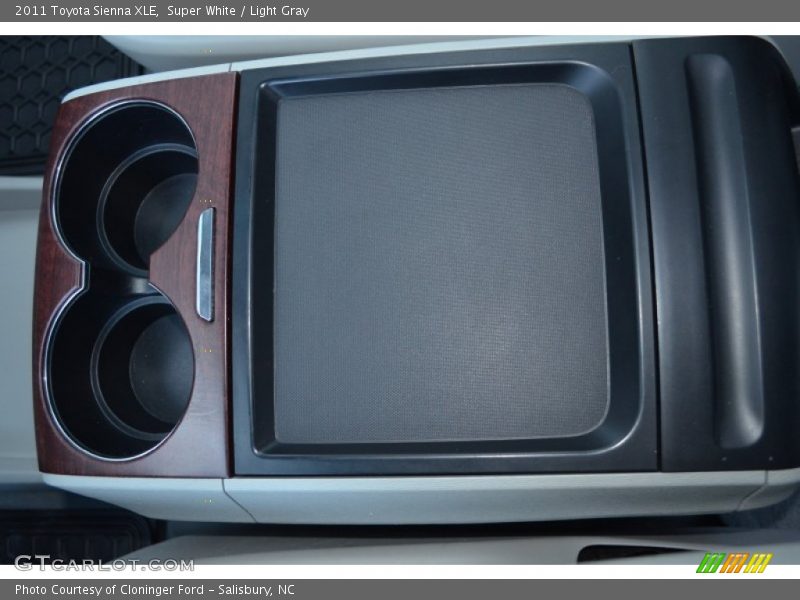 Super White / Light Gray 2011 Toyota Sienna XLE
