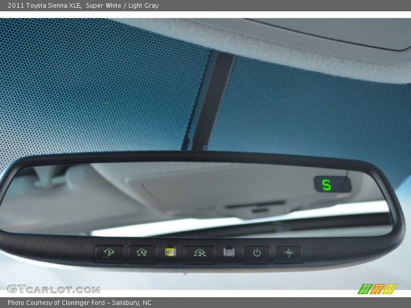 Super White / Light Gray 2011 Toyota Sienna XLE