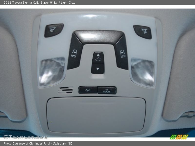 Super White / Light Gray 2011 Toyota Sienna XLE