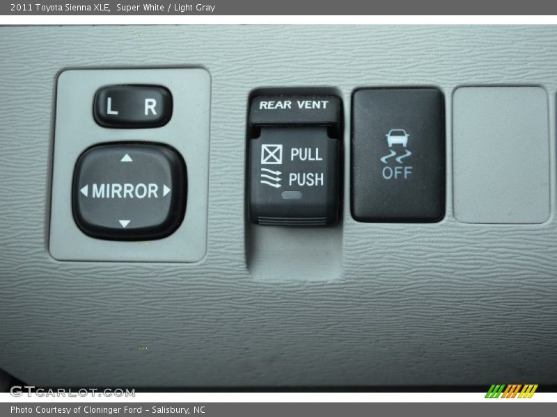 Super White / Light Gray 2011 Toyota Sienna XLE
