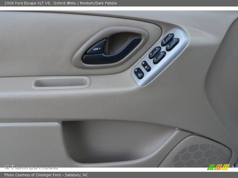 Oxford White / Medium/Dark Pebble 2006 Ford Escape XLT V6