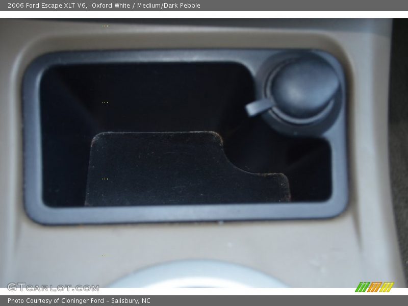 Oxford White / Medium/Dark Pebble 2006 Ford Escape XLT V6
