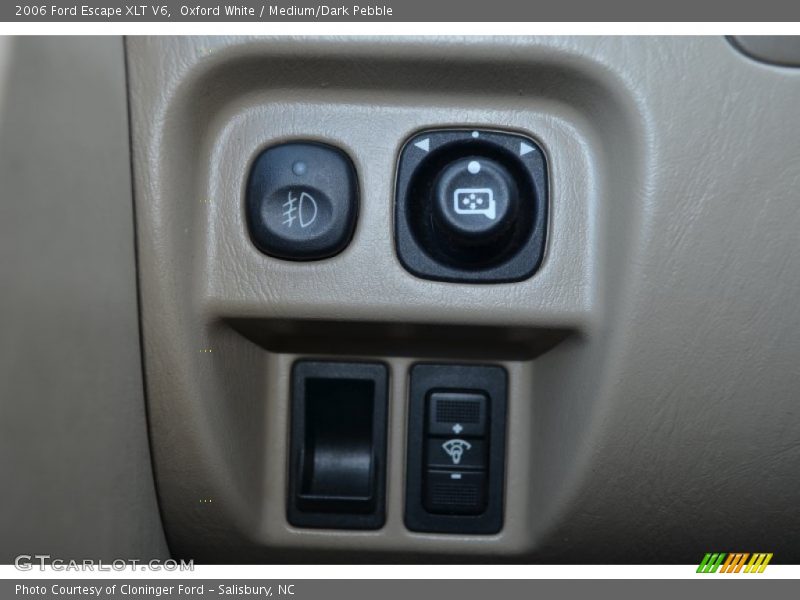 Oxford White / Medium/Dark Pebble 2006 Ford Escape XLT V6