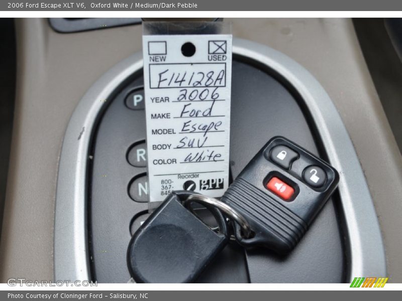 Oxford White / Medium/Dark Pebble 2006 Ford Escape XLT V6