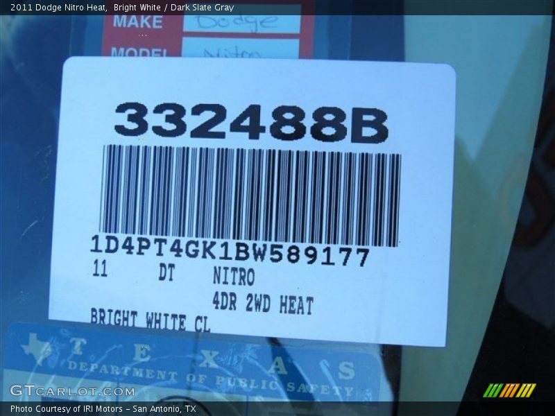 Bright White / Dark Slate Gray 2011 Dodge Nitro Heat