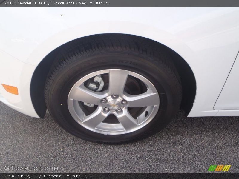 Summit White / Medium Titanium 2013 Chevrolet Cruze LT