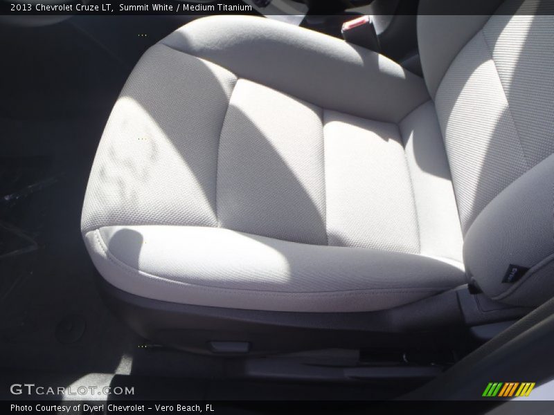 Summit White / Medium Titanium 2013 Chevrolet Cruze LT