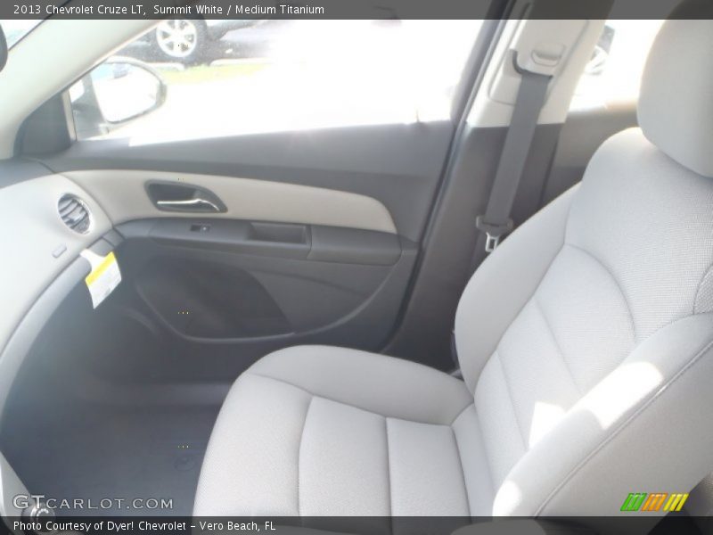 Summit White / Medium Titanium 2013 Chevrolet Cruze LT