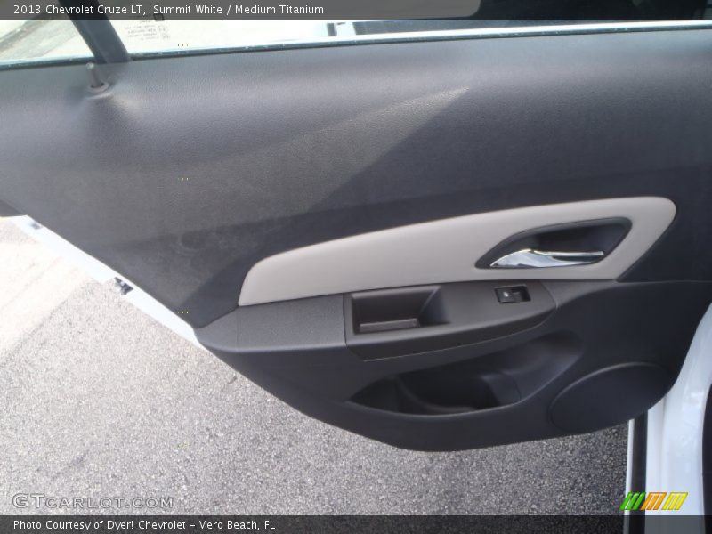 Summit White / Medium Titanium 2013 Chevrolet Cruze LT