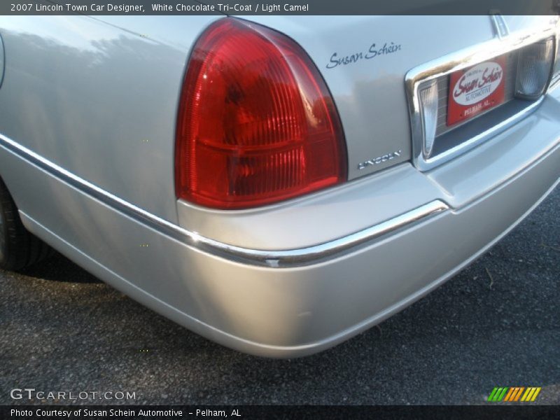 White Chocolate Tri-Coat / Light Camel 2007 Lincoln Town Car Designer