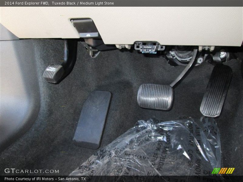 Tuxedo Black / Medium Light Stone 2014 Ford Explorer FWD