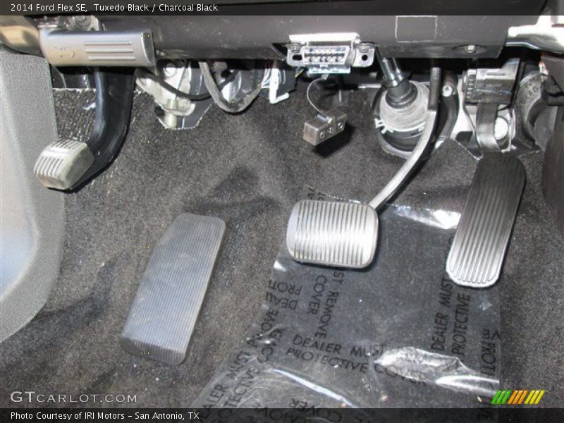 Tuxedo Black / Charcoal Black 2014 Ford Flex SE
