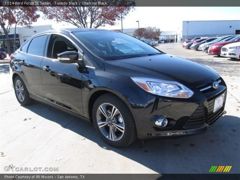 Tuxedo Black / Charcoal Black 2014 Ford Focus SE Sedan