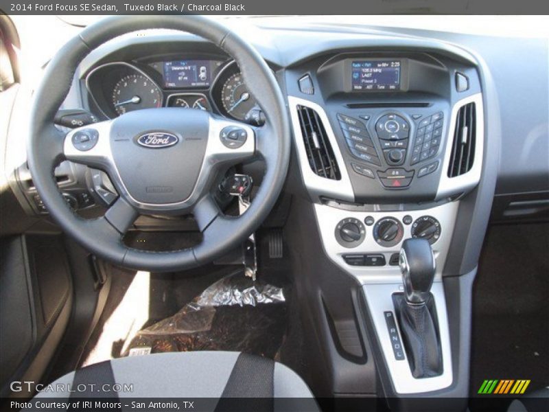 Tuxedo Black / Charcoal Black 2014 Ford Focus SE Sedan