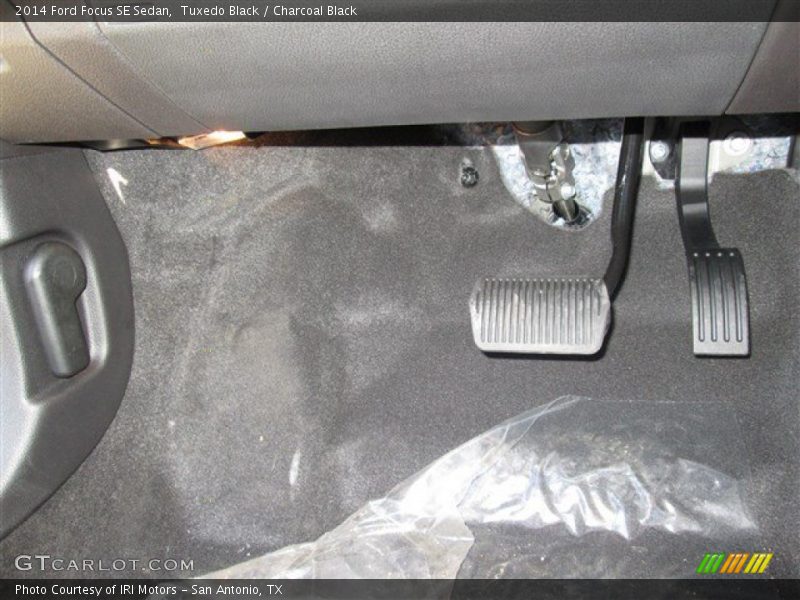 Tuxedo Black / Charcoal Black 2014 Ford Focus SE Sedan