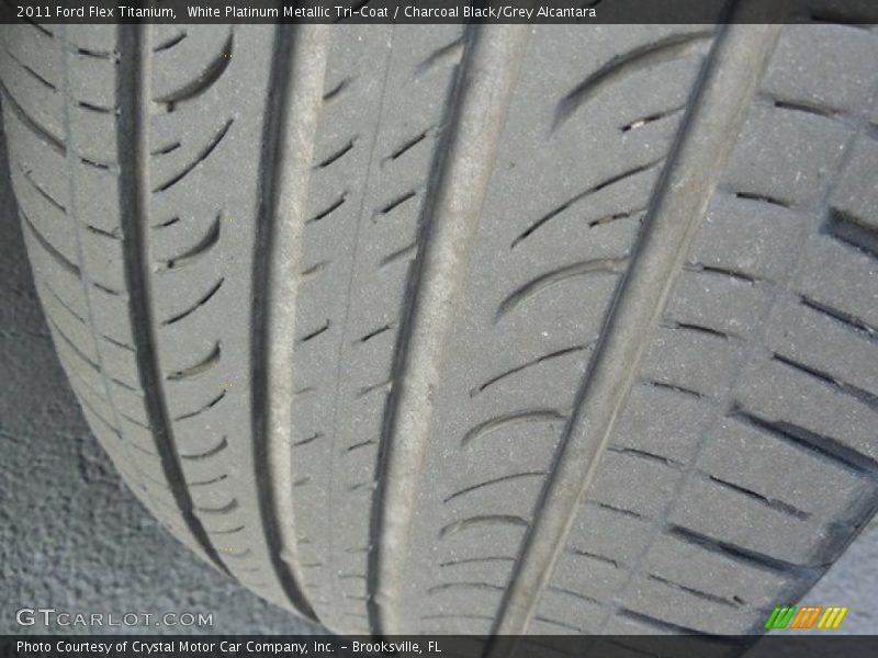 White Platinum Metallic Tri-Coat / Charcoal Black/Grey Alcantara 2011 Ford Flex Titanium