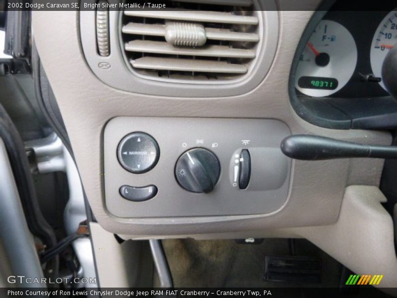 Bright Silver Metallic / Taupe 2002 Dodge Caravan SE