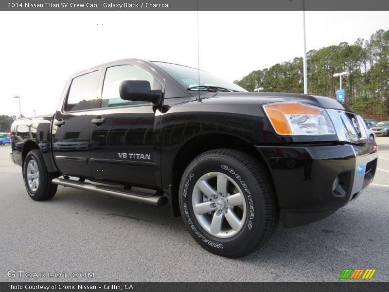 Front 3/4 View of 2014 Titan SV Crew Cab