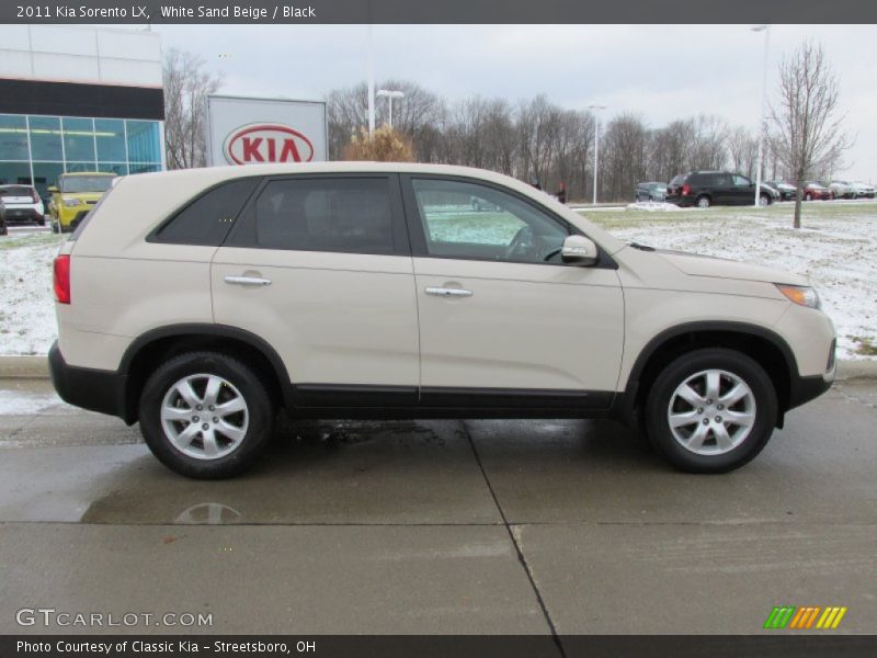 White Sand Beige / Black 2011 Kia Sorento LX
