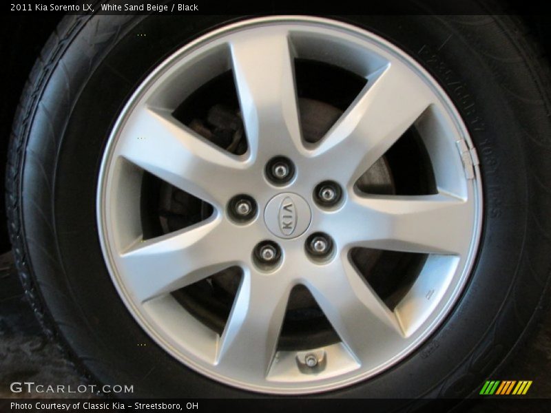 White Sand Beige / Black 2011 Kia Sorento LX