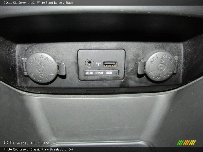 White Sand Beige / Black 2011 Kia Sorento LX