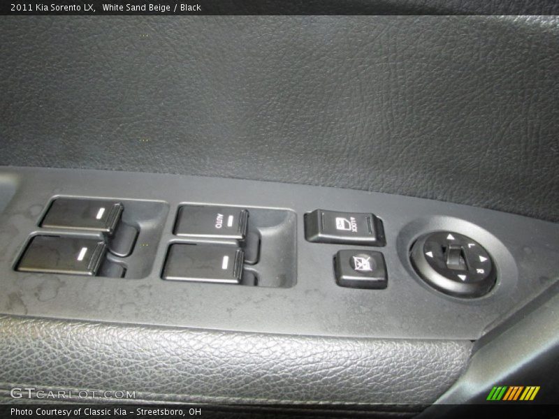 White Sand Beige / Black 2011 Kia Sorento LX