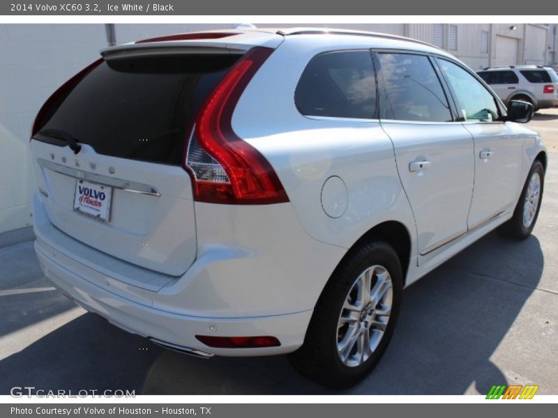 Ice White / Black 2014 Volvo XC60 3.2