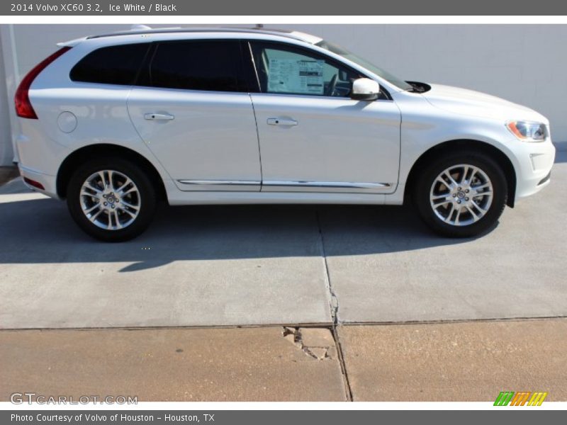 Ice White / Black 2014 Volvo XC60 3.2