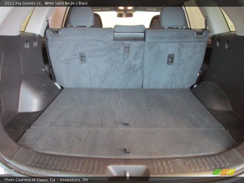 White Sand Beige / Black 2011 Kia Sorento LX