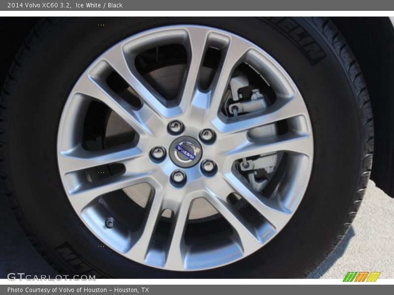 Ice White / Black 2014 Volvo XC60 3.2