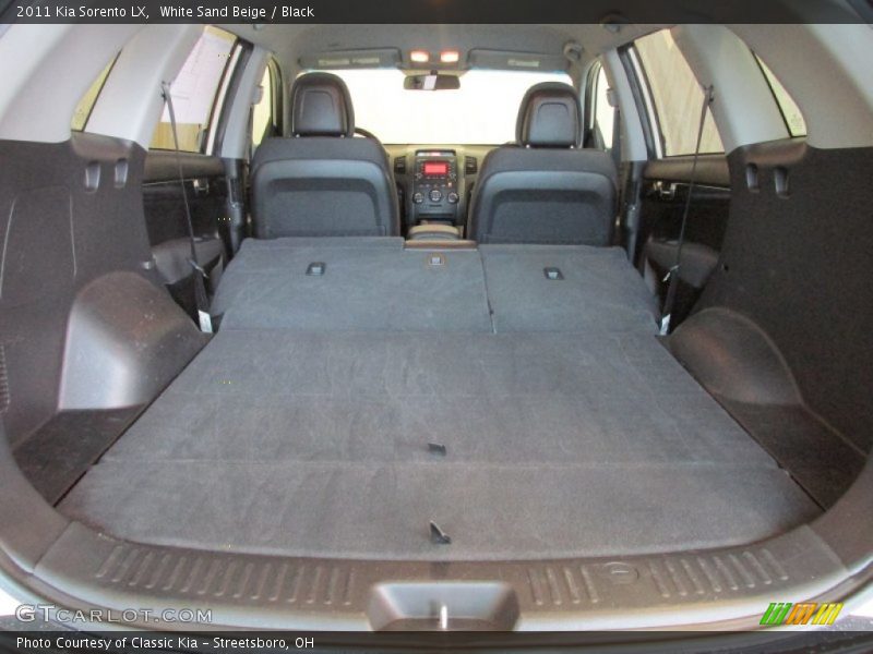 White Sand Beige / Black 2011 Kia Sorento LX