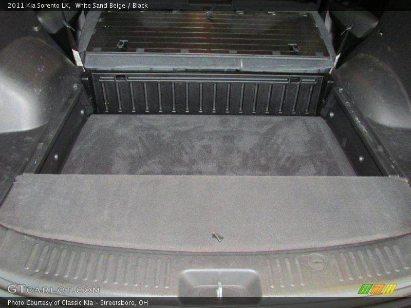White Sand Beige / Black 2011 Kia Sorento LX