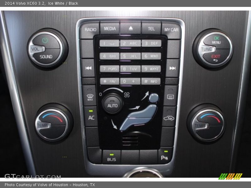 Ice White / Black 2014 Volvo XC60 3.2