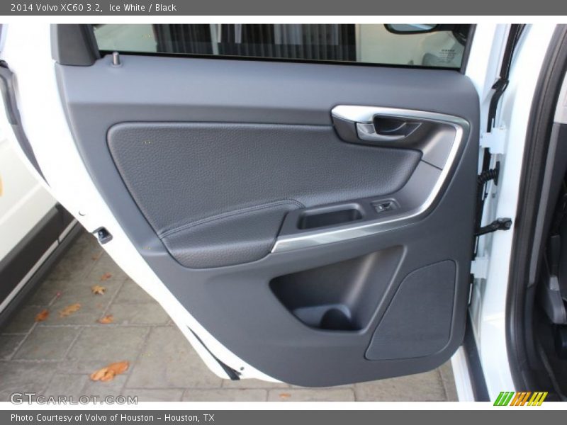 Ice White / Black 2014 Volvo XC60 3.2