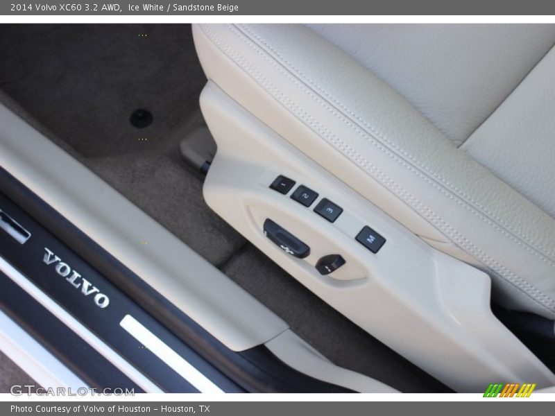Ice White / Sandstone Beige 2014 Volvo XC60 3.2 AWD