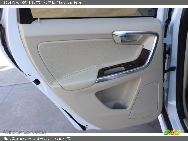 Ice White / Sandstone Beige 2014 Volvo XC60 3.2 AWD