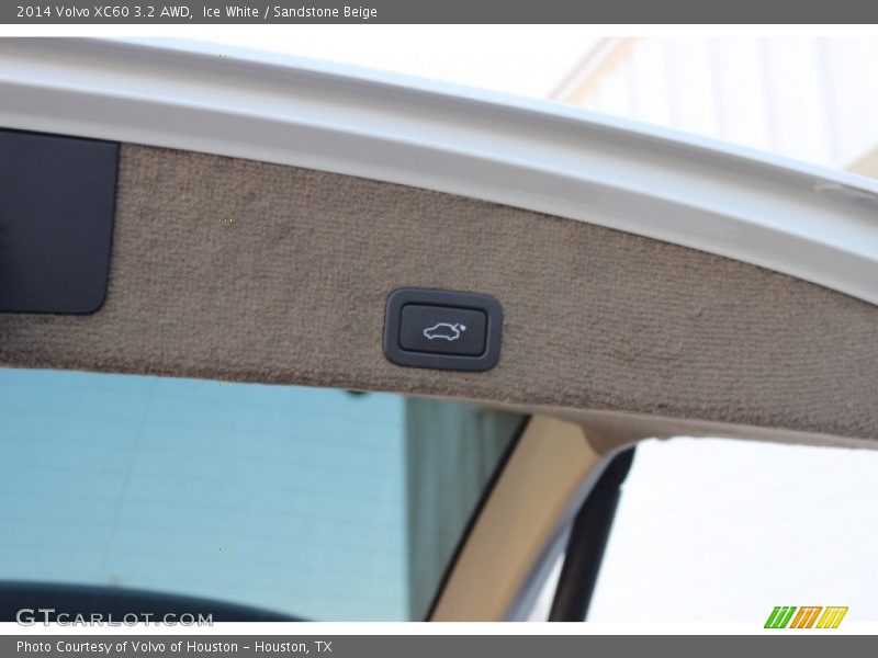 Ice White / Sandstone Beige 2014 Volvo XC60 3.2 AWD