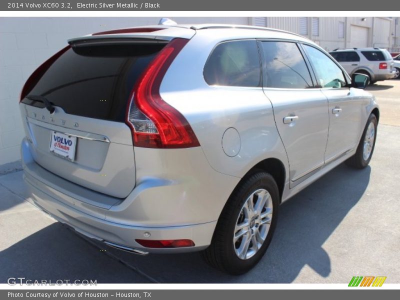 Electric Silver Metallic / Black 2014 Volvo XC60 3.2