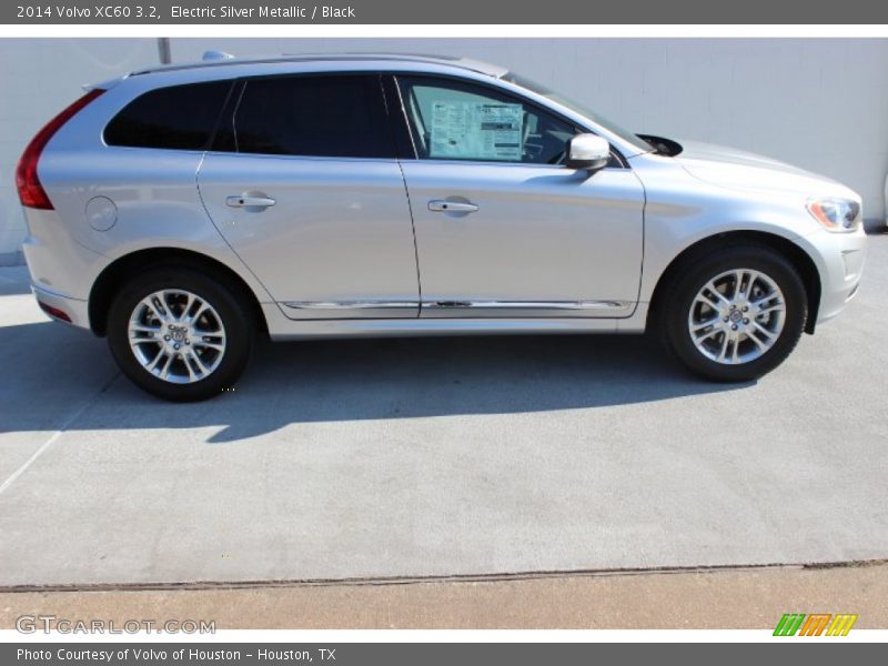 Electric Silver Metallic / Black 2014 Volvo XC60 3.2