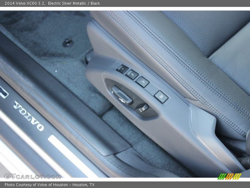 Electric Silver Metallic / Black 2014 Volvo XC60 3.2