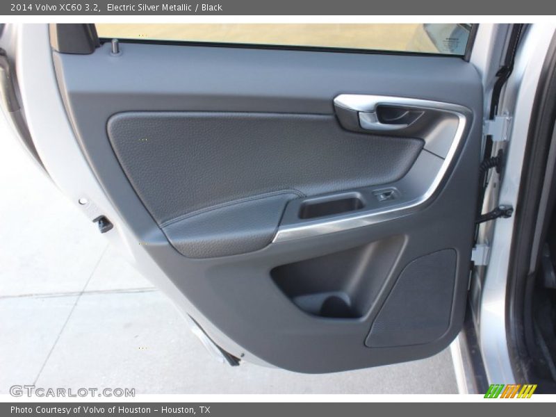 Electric Silver Metallic / Black 2014 Volvo XC60 3.2