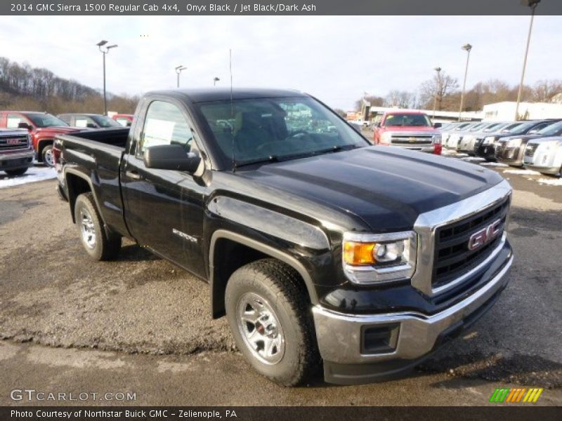 Front 3/4 View of 2014 Sierra 1500 Regular Cab 4x4