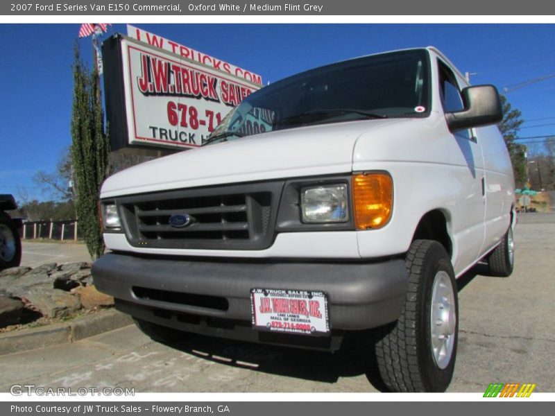 Oxford White / Medium Flint Grey 2007 Ford E Series Van E150 Commercial