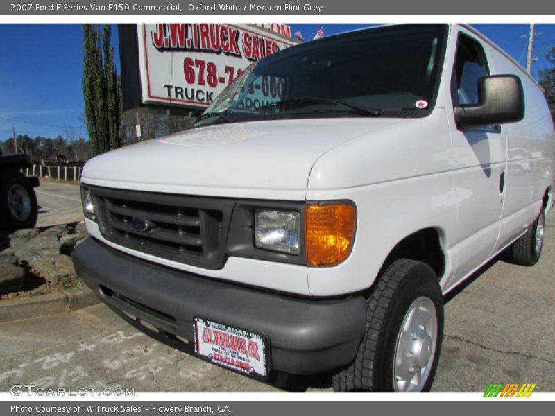 Oxford White / Medium Flint Grey 2007 Ford E Series Van E150 Commercial
