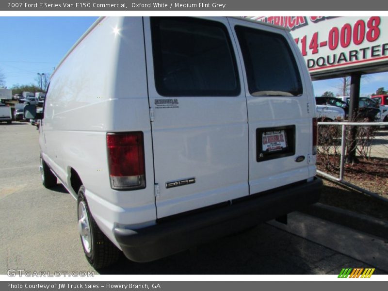 Oxford White / Medium Flint Grey 2007 Ford E Series Van E150 Commercial