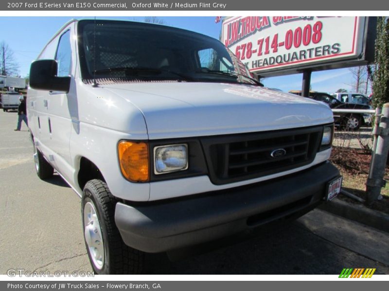 Oxford White / Medium Flint Grey 2007 Ford E Series Van E150 Commercial