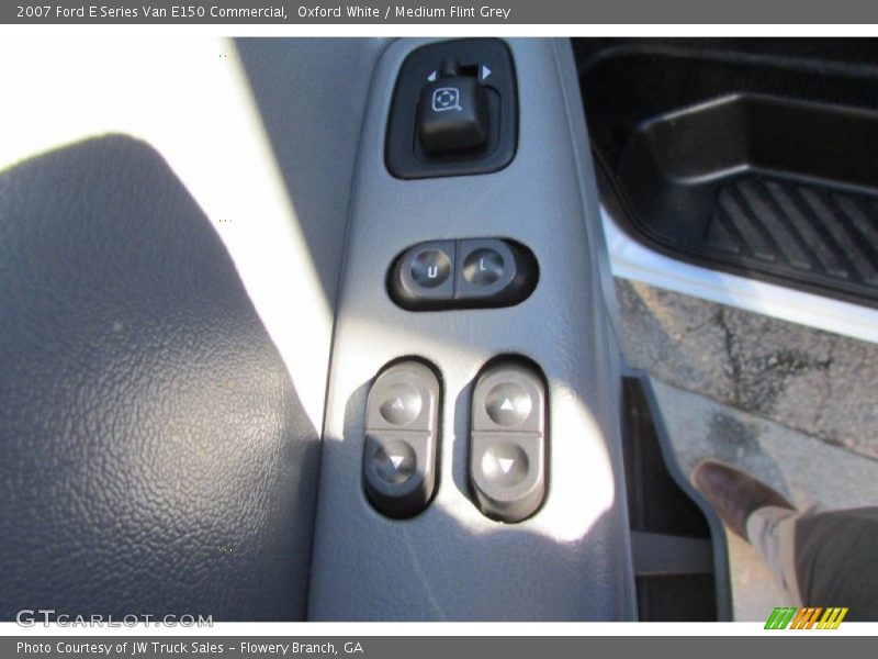 Oxford White / Medium Flint Grey 2007 Ford E Series Van E150 Commercial