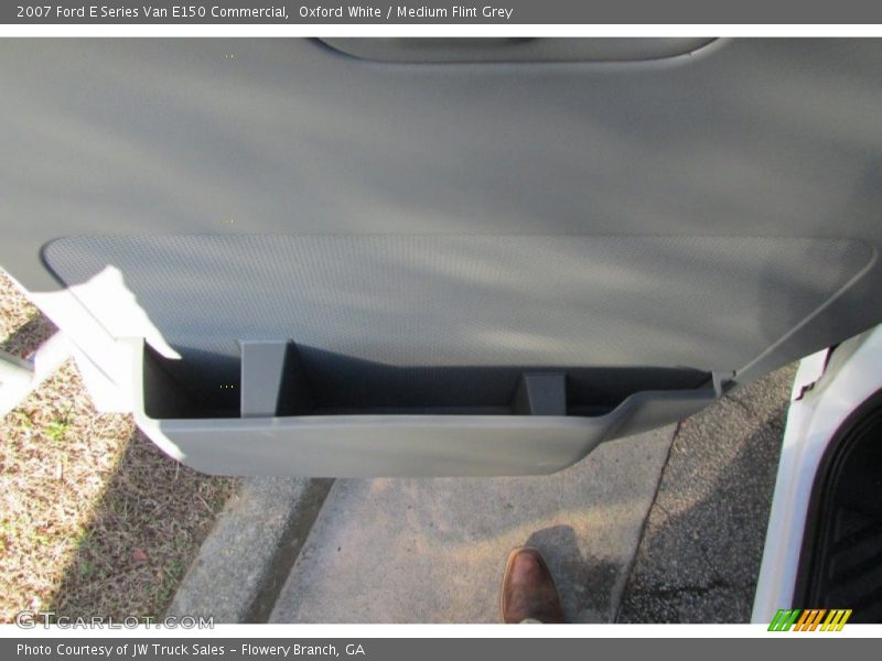 Oxford White / Medium Flint Grey 2007 Ford E Series Van E150 Commercial