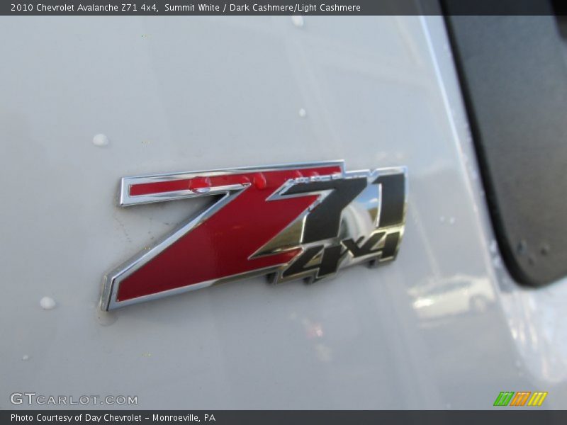 Summit White / Dark Cashmere/Light Cashmere 2010 Chevrolet Avalanche Z71 4x4